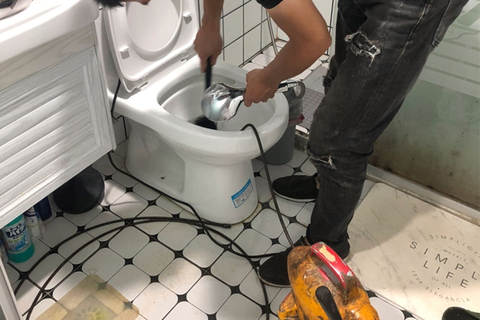 三更罗镇疏通下水道